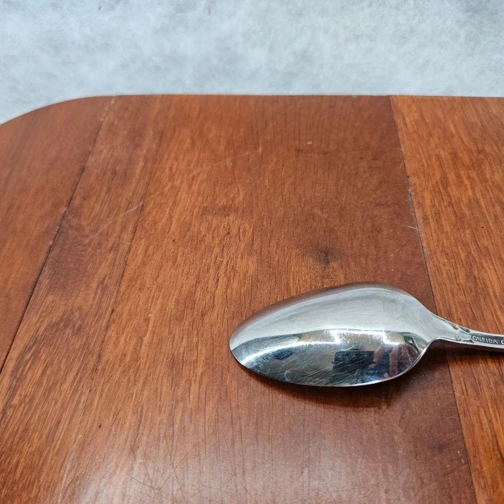 Oneida type spoon